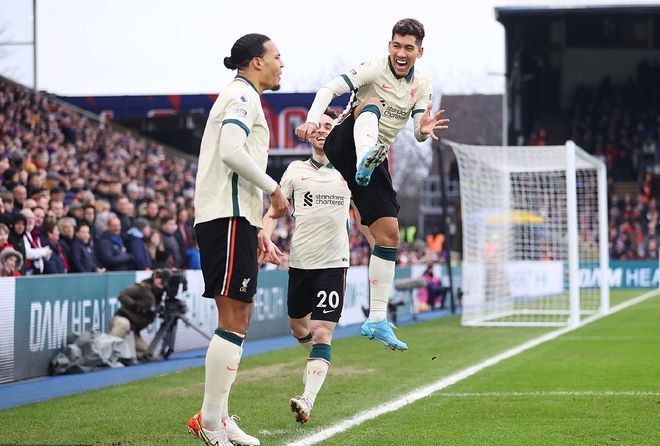 FIFA官方：C罗因直红被禁赛3场，剩余两场被缓期一年执行