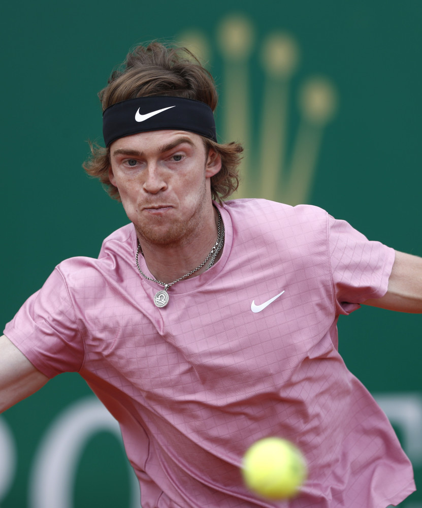 视频中通过 视频中通过